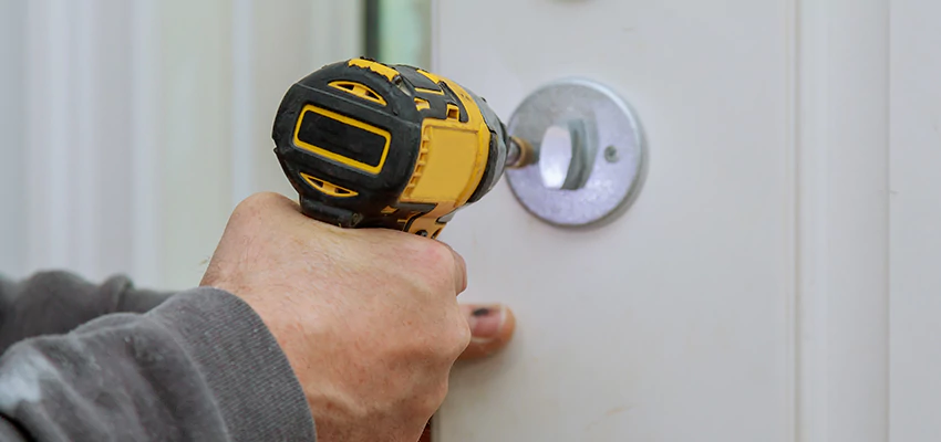 Street Locksmith For Smart Lock Repair in Glendale, CA