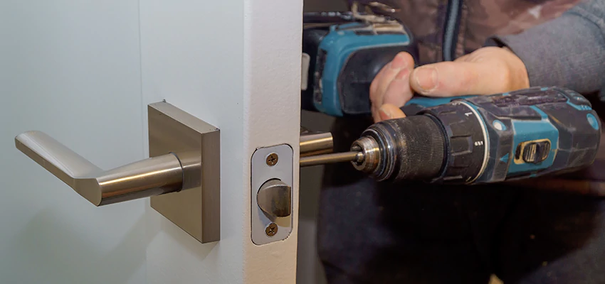 Broken Door Handle Lock Repair in Glendale, California
